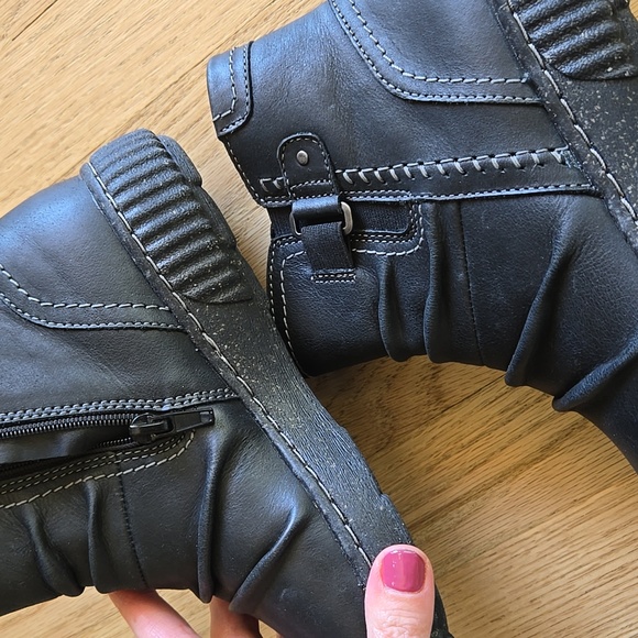 Clarks Collection black ankle boots, size 6 - Picture 2 of 4